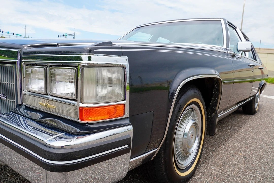 1985 Cadillac Fleetwood - Image 25 of 31