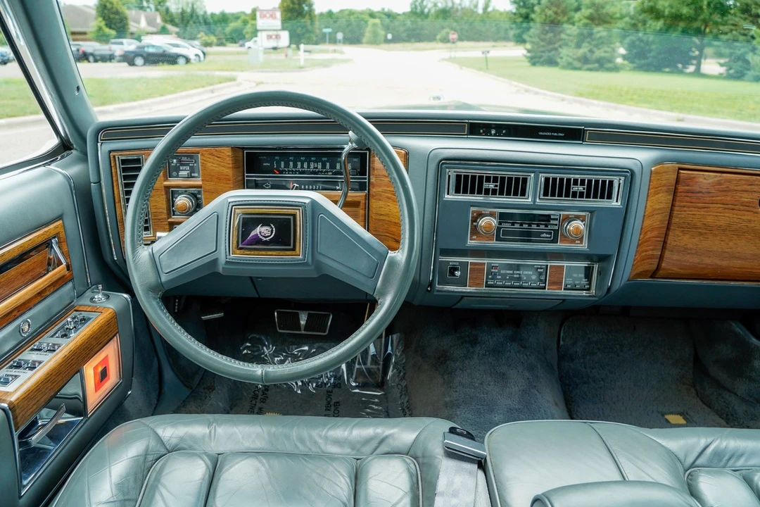 1985 Cadillac Fleetwood - Image 12 of 31