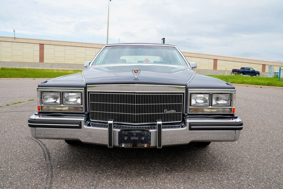 1985 Cadillac Fleetwood - Image 9 of 31