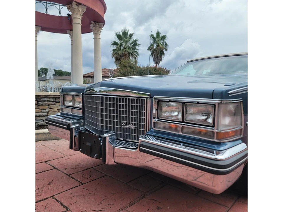1985 Cadillac Seville - Image 10 of 31