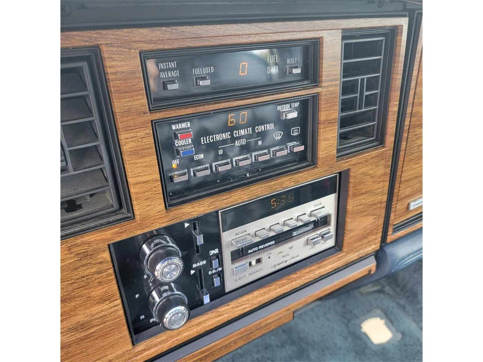 1985 Cadillac Seville - Image 23 of 31