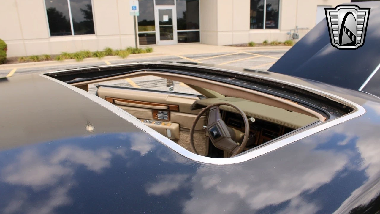 1985 Cadillac Seville - Image 20 of 21