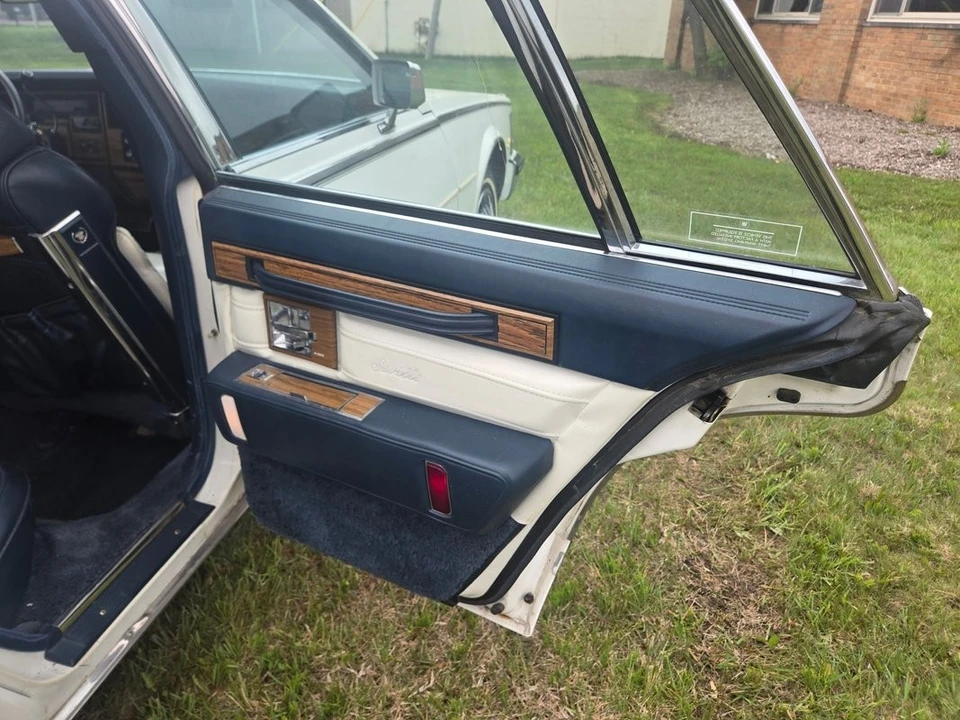1985 Cadillac Seville - Image 14 of 21