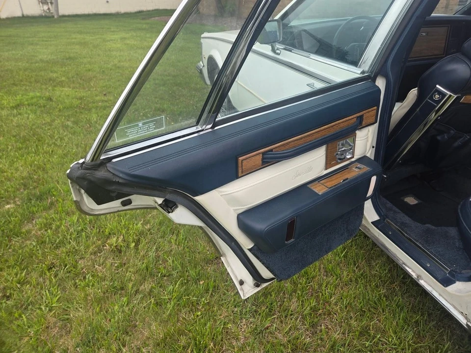 1985 Cadillac Seville - Image 12 of 21