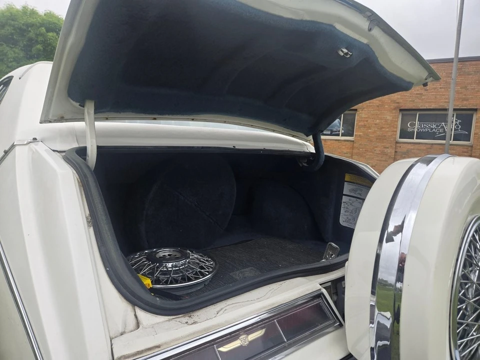 1985 Cadillac Seville - Image 18 of 21