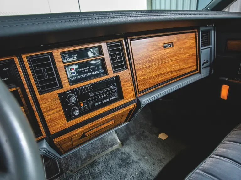 1985 Cadillac Seville - Image 13 of 20