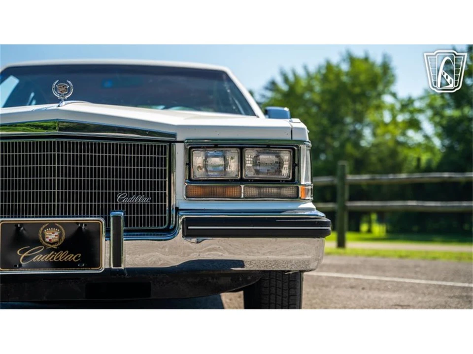 1985 Cadillac Seville - Image 28 of 31