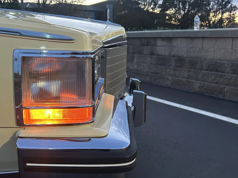 1985 Cadillac Seville - Image 27 of 31