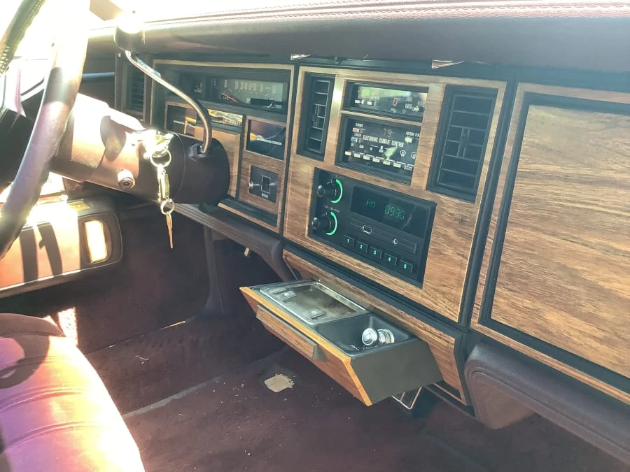 1985 Cadillac Seville - Image 23 of 27