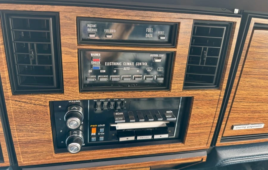 1985 Cadillac Seville - Image 16 of 23