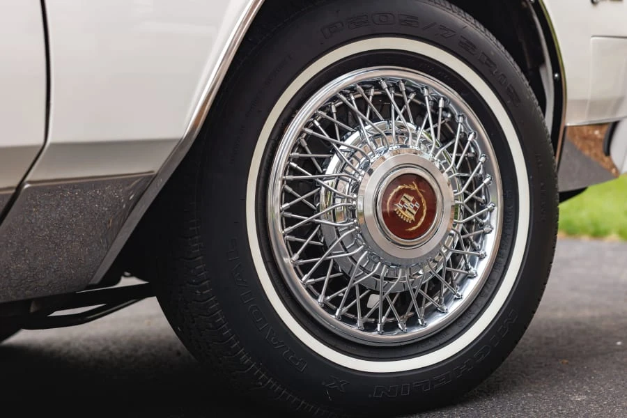 1985 Cadillac Seville - Image 24 of 31