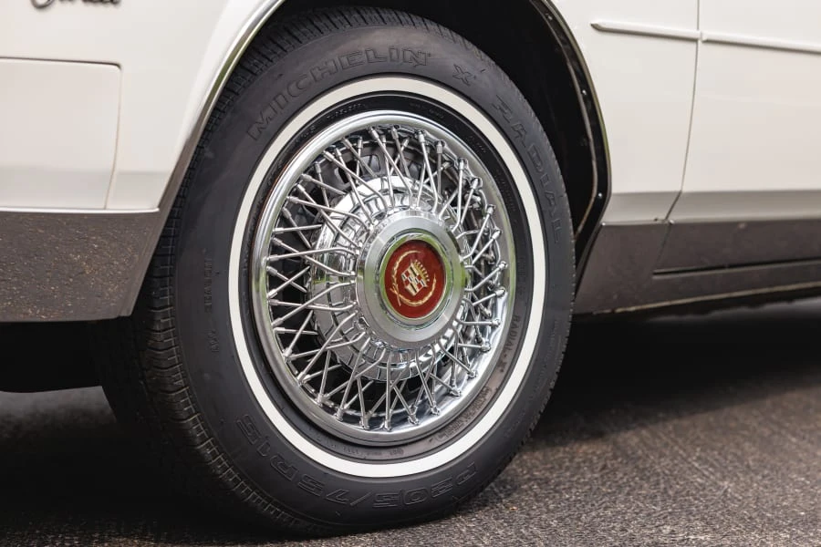 1985 Cadillac Seville - Image 27 of 31