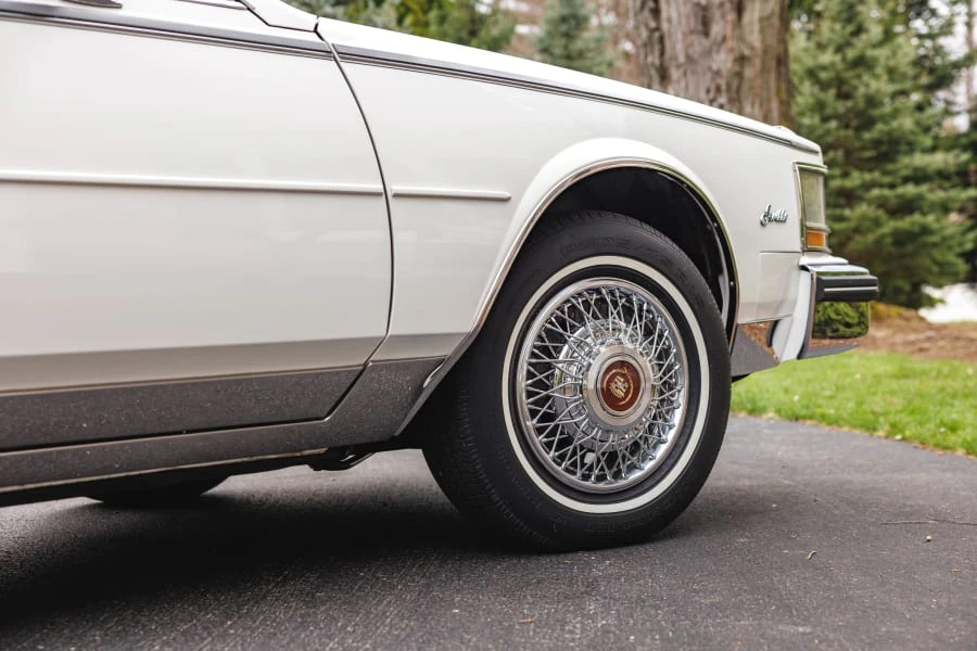 1985 Cadillac Seville - Image 9 of 31