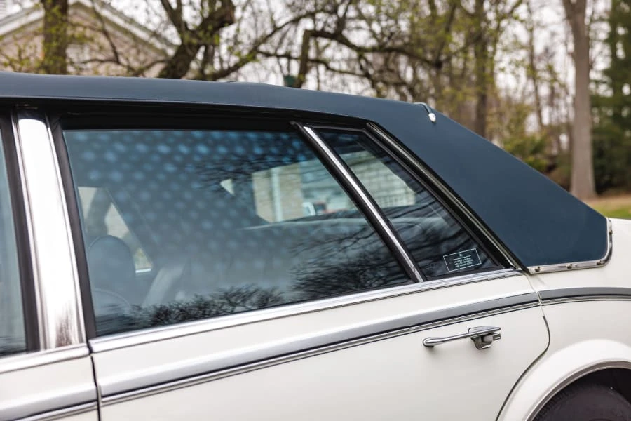 1985 Cadillac Seville - Image 18 of 31