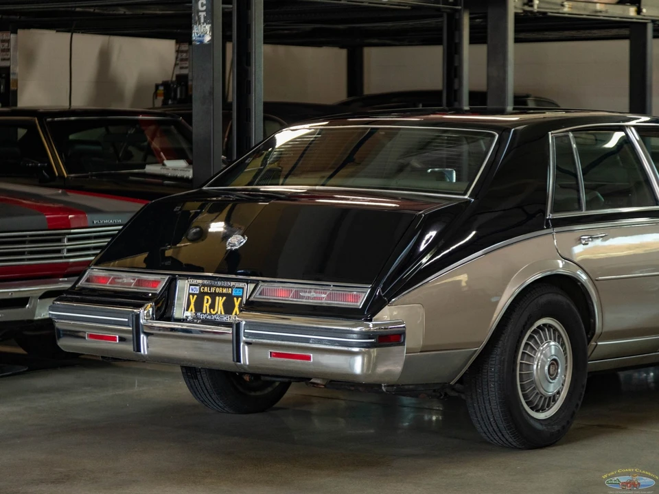 1985 Cadillac Seville - Image 26 of 31