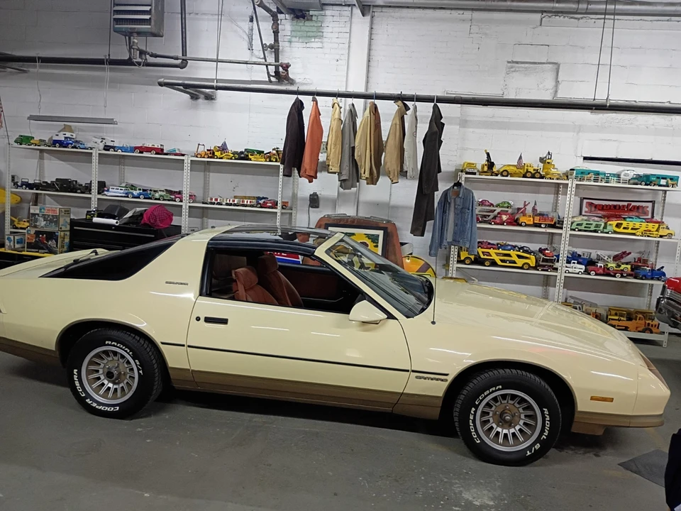 1985 Chevrolet Camaro - Image 25 of 25