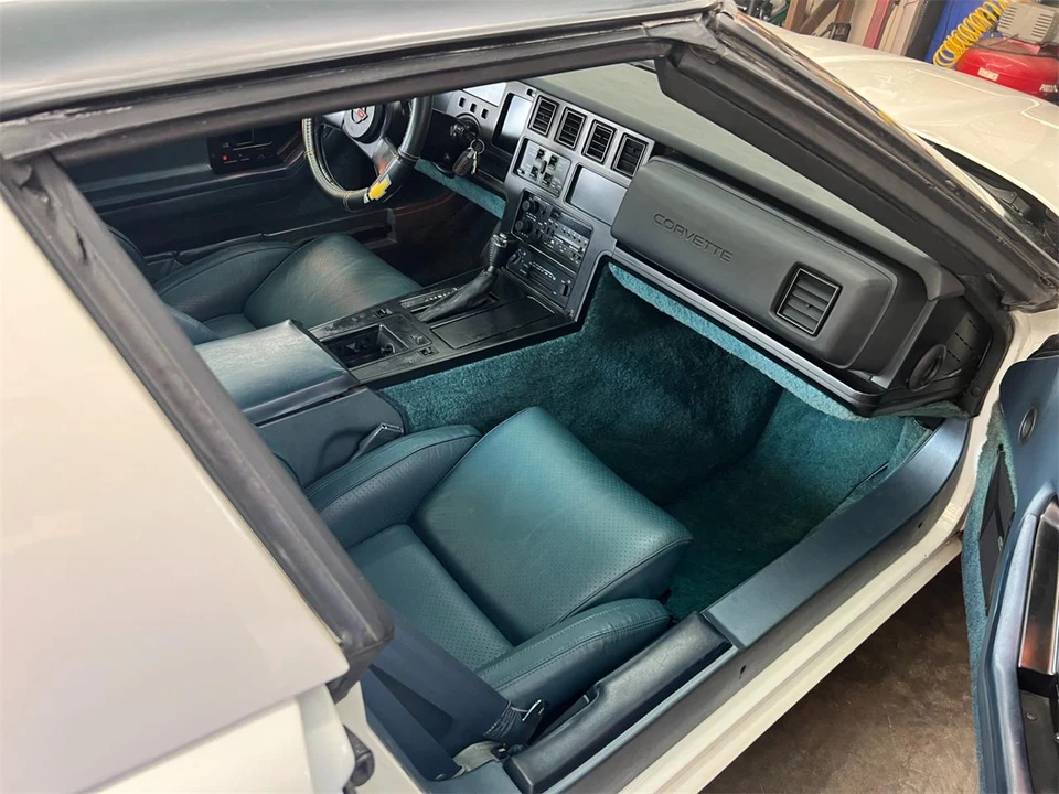 1985 Chevrolet Corvette C4 - Image 14 of 31