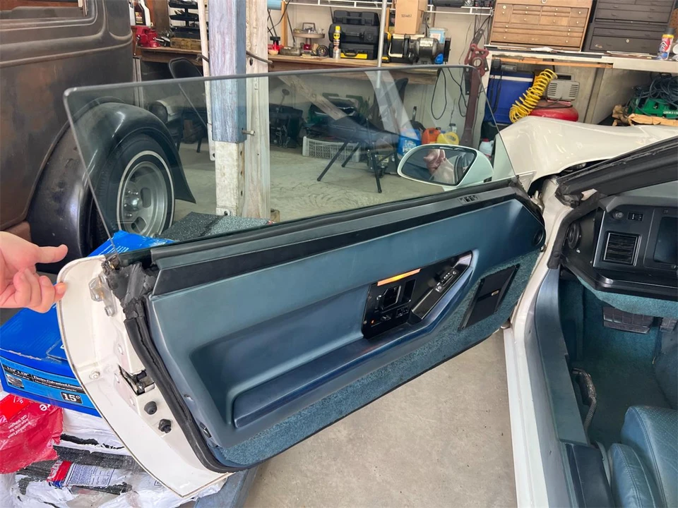 1985 Chevrolet Corvette C4 - Image 18 of 31