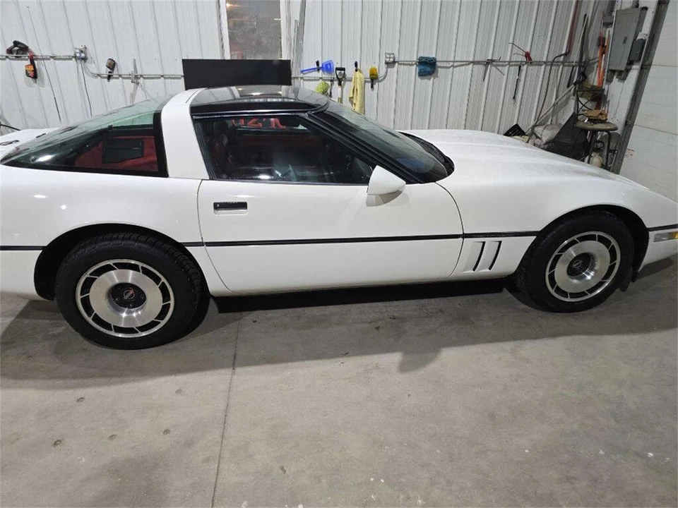1985 Chevrolet Corvette C4 - Image 4 of 31