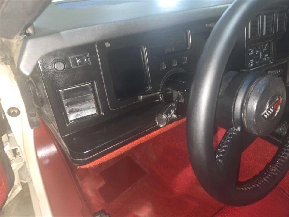 1985 Chevrolet Corvette C4 - Image 24 of 31