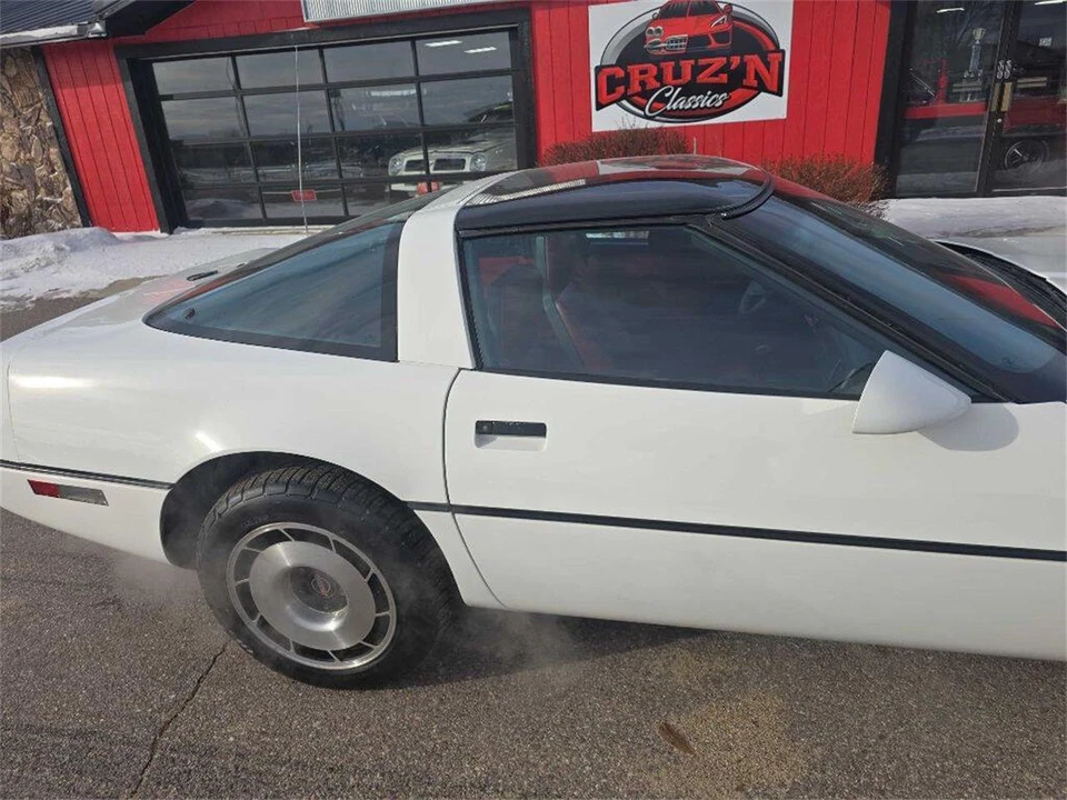 1985 Chevrolet Corvette C4 - Image 8 of 31