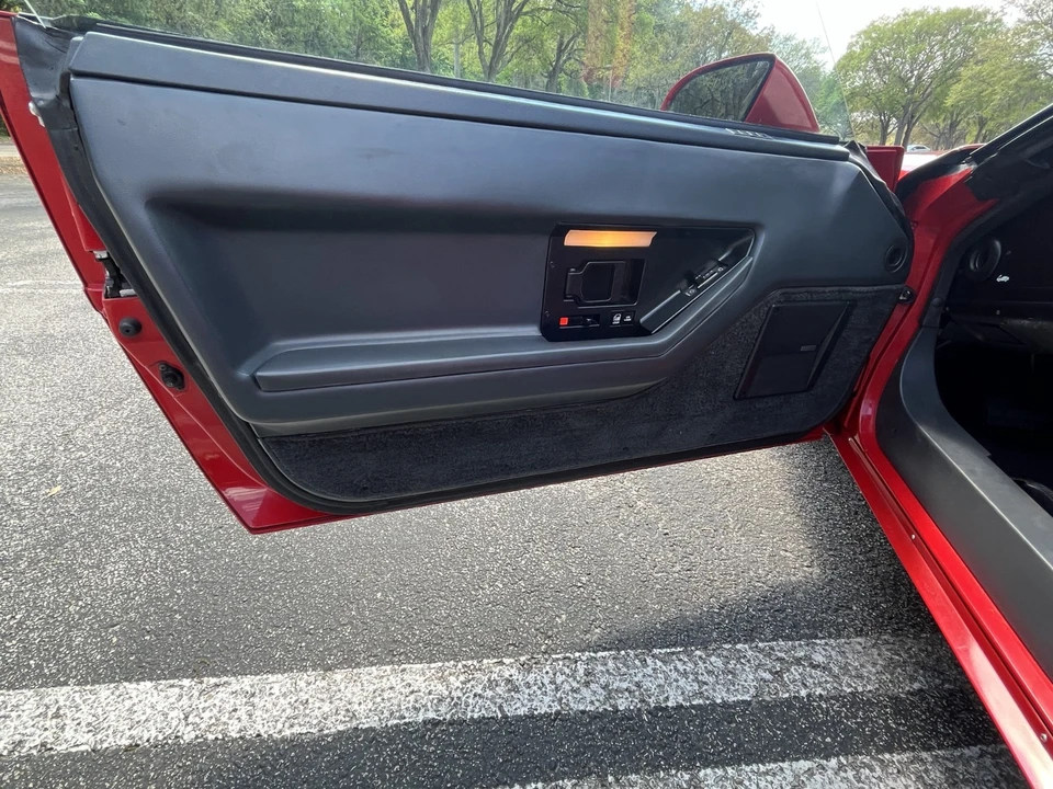 1985 Chevrolet Corvette C4 - Image 13 of 21