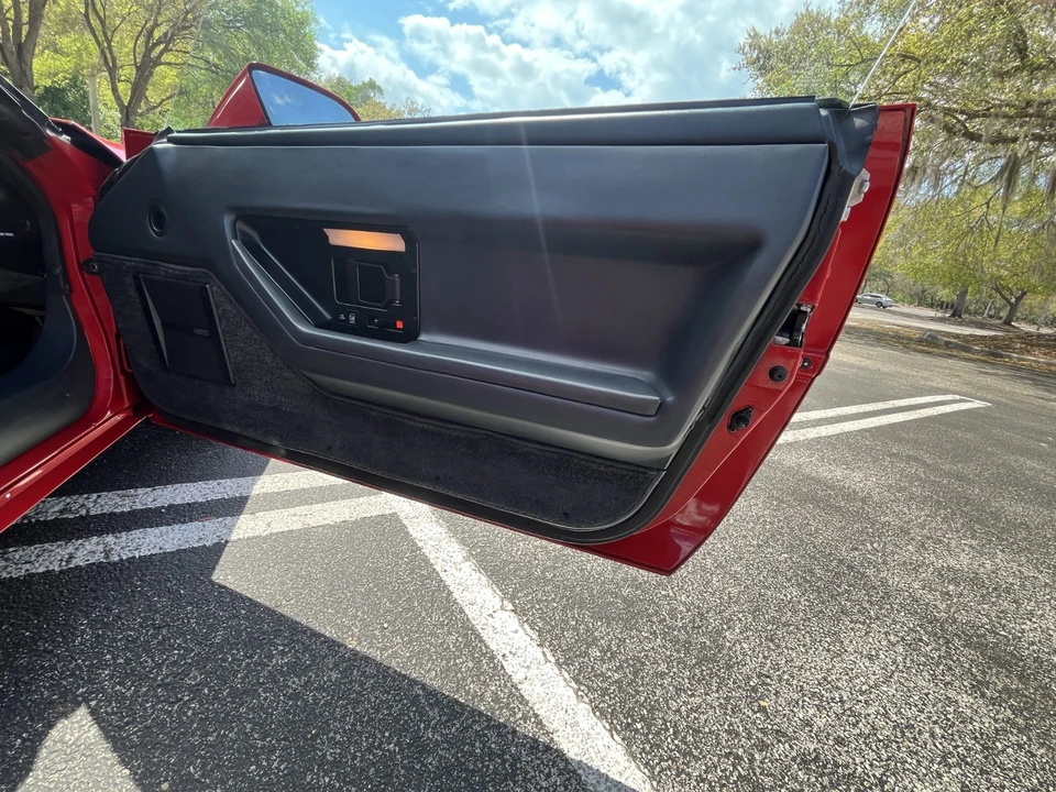 1985 Chevrolet Corvette C4 - Image 14 of 21
