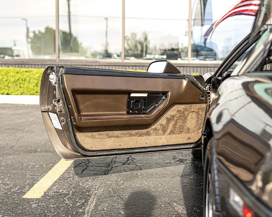 1985 Chevrolet Corvette C4 - Image 26 of 27