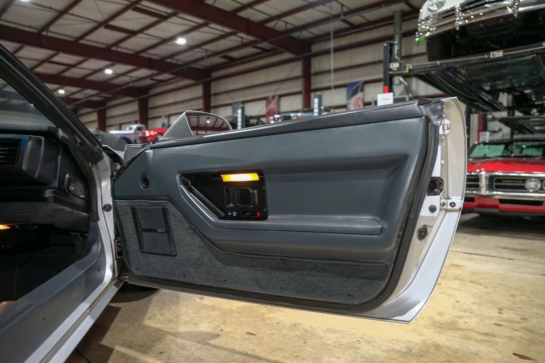 1985 Chevrolet Corvette C4 - Image 30 of 31