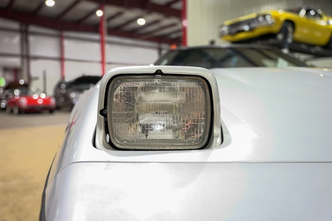 1985 Chevrolet Corvette C4 - Image 30 of 31