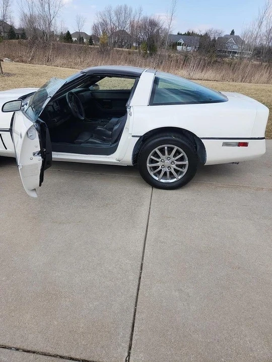1985 Chevrolet Corvette - Image 10 of 20