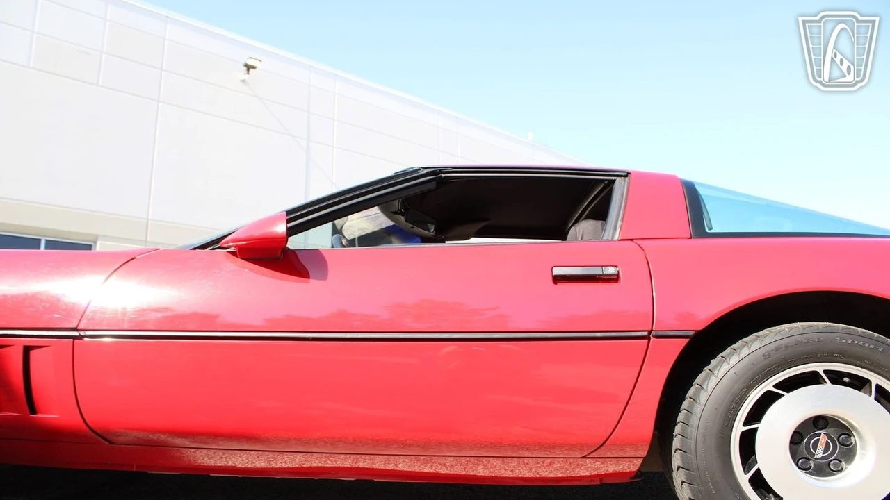 1985 Chevrolet Corvette C4 - Image 24 of 31