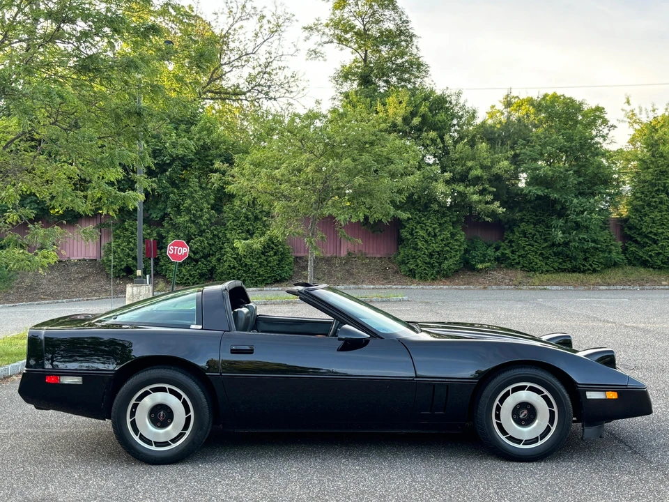 1985 Chevrolet Corvette C4 - Image 24 of 31