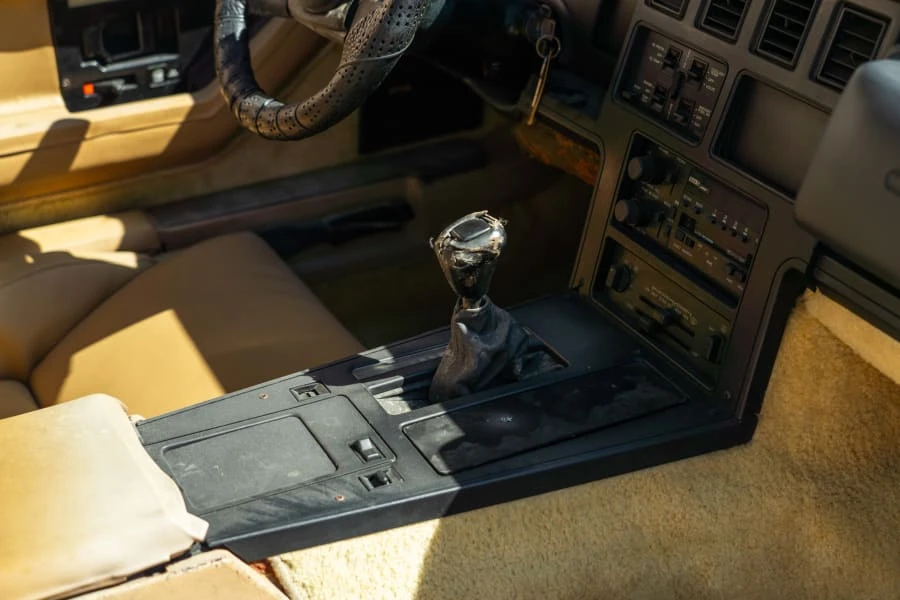 1985 Chevrolet Corvette C4 - Image 18 of 20