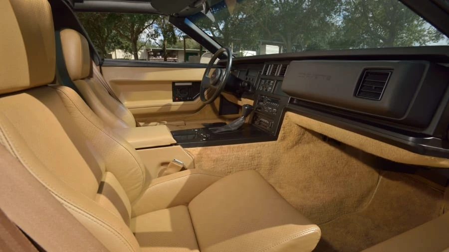 1985 Chevrolet Corvette C4 - Image 16 of 24