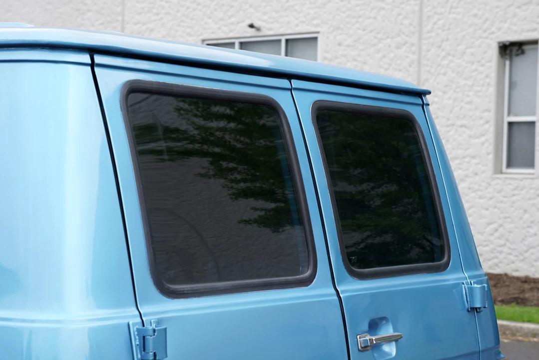 1985 Chevrolet G-Series Van - Image 28 of 31