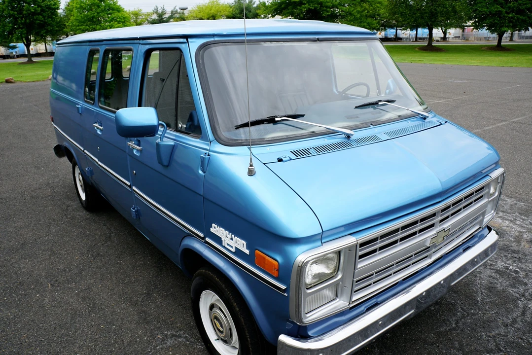 1985 Chevrolet G-Series Van - Image 16 of 31
