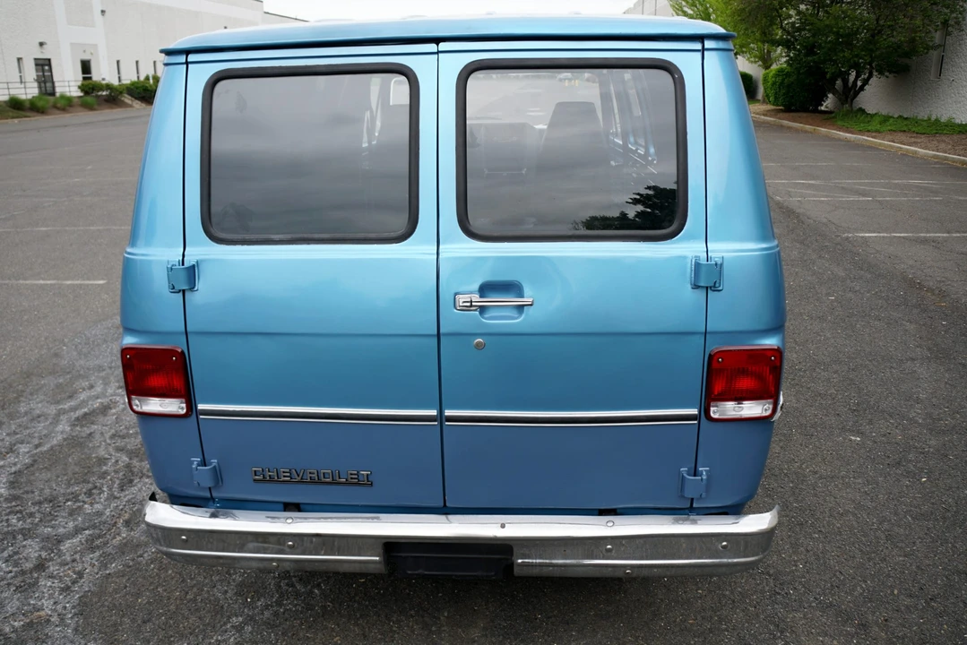 1985 Chevrolet G-Series Van - Image 10 of 31