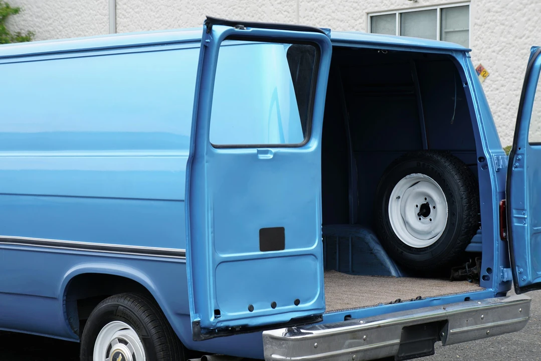 1985 Chevrolet G-Series Van - Image 26 of 31