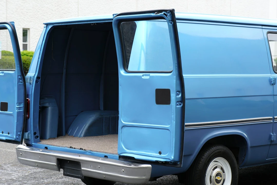 1985 Chevrolet G-Series Van - Image 27 of 31