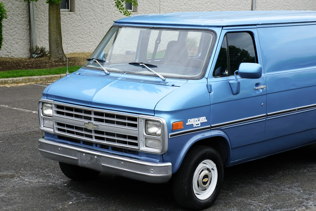 1985 Chevrolet G-Series Van - Image 22 of 31