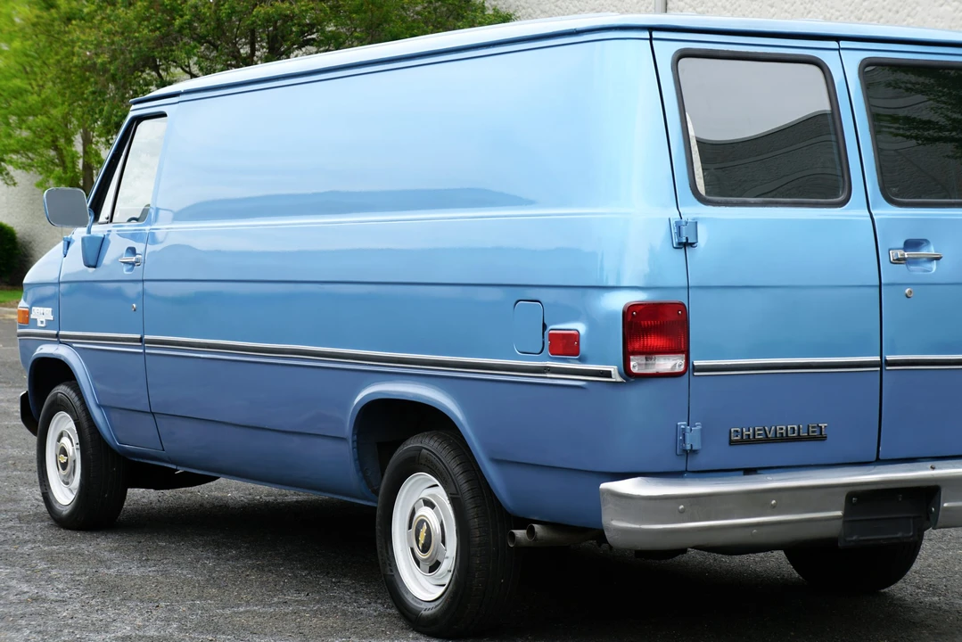 1985 Chevrolet G-Series Van - Image 24 of 31