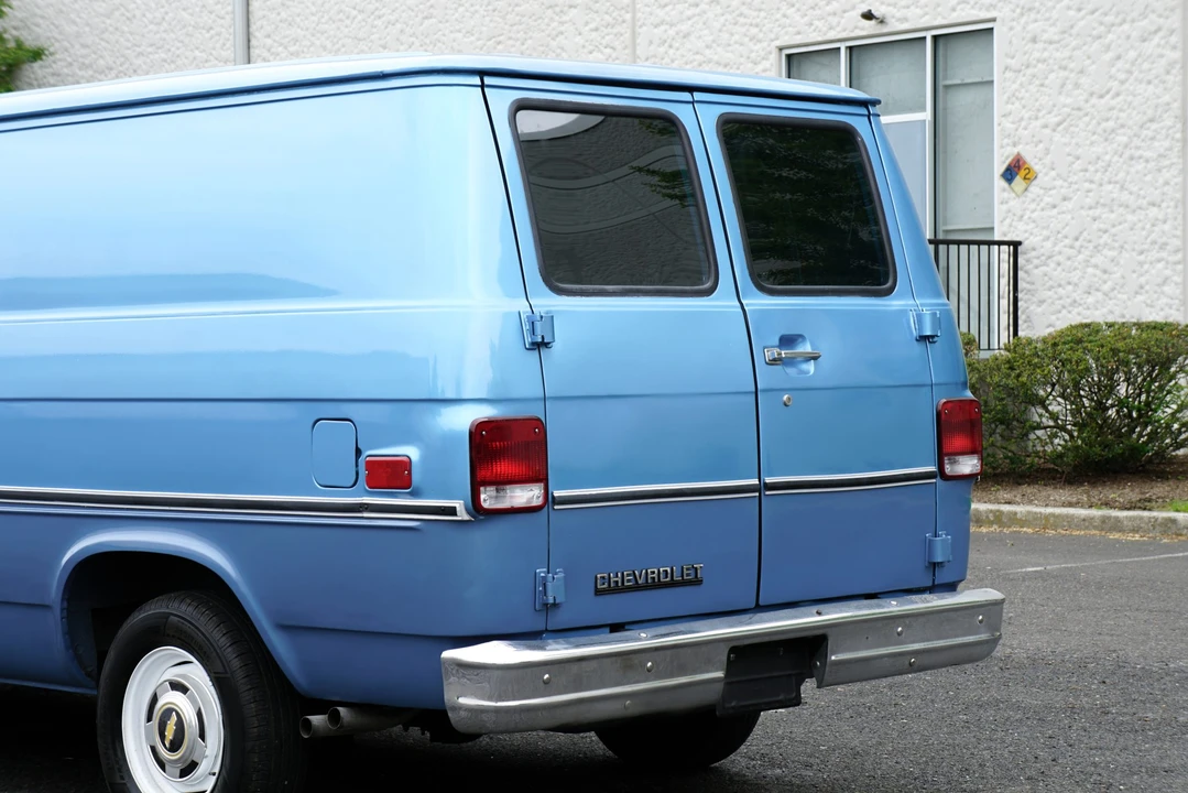 1985 Chevrolet G-Series Van - Image 25 of 31