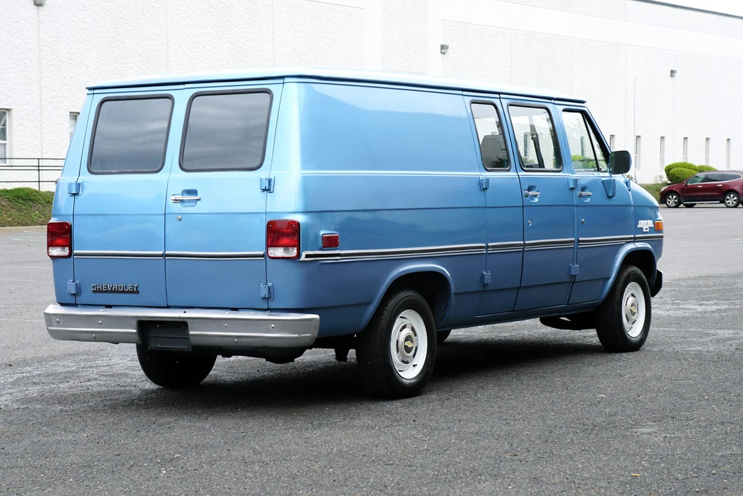 1985 Chevrolet G-Series Van - Image 12 of 31