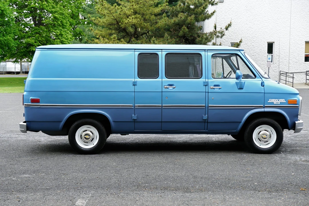 1985 Chevrolet G-Series Van - Image 14 of 31