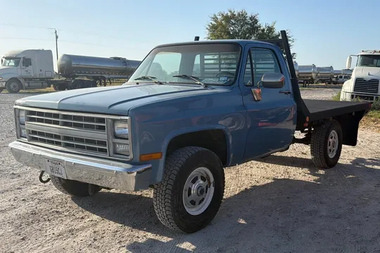 1985 Chevrolet K20 Custom Deluxe Flatbed 4×4 4-Speed