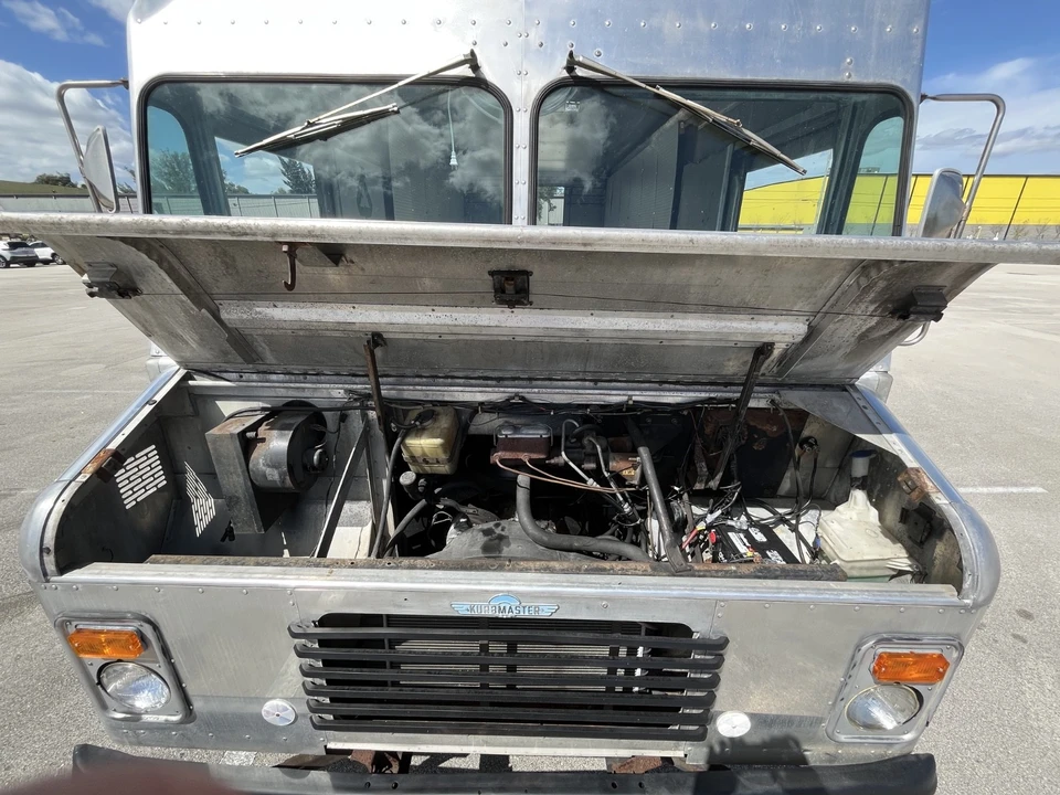 1985 Chevrolet - Image 11 of 18