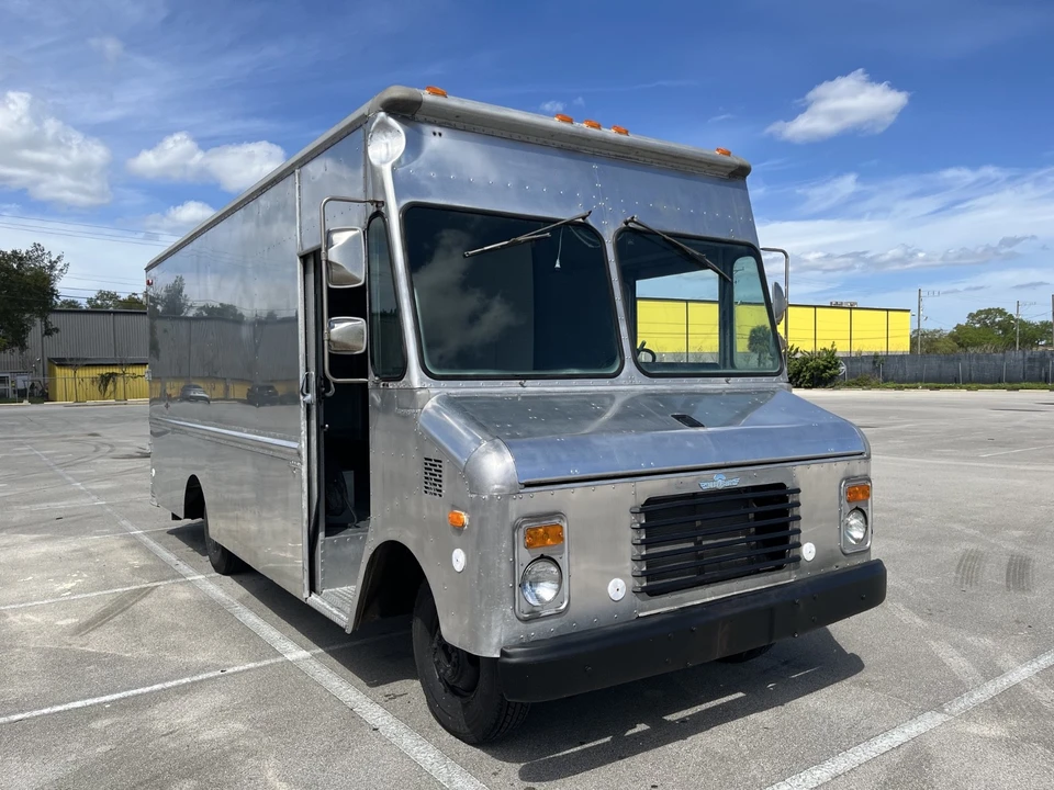 1985 Chevrolet - Image 2 of 18