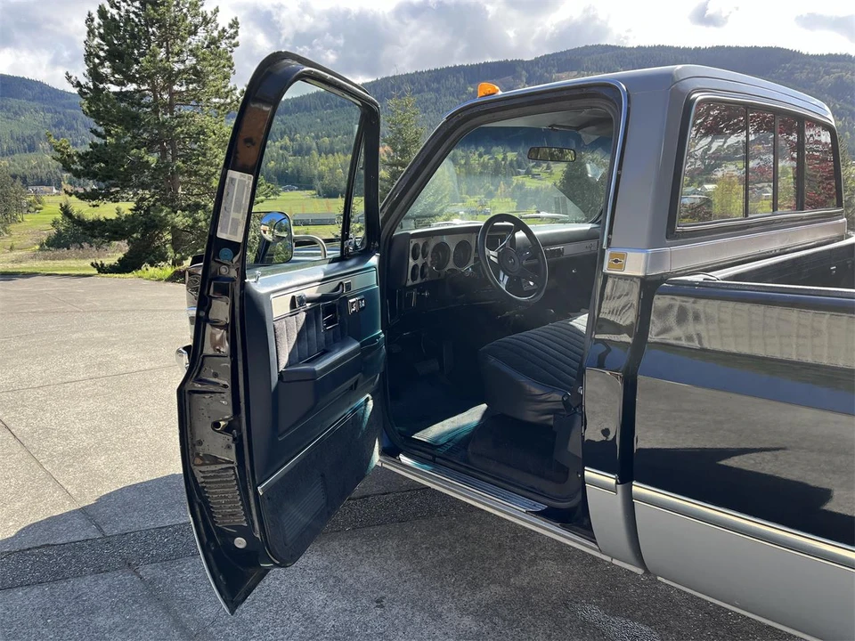 1985 Chevrolet Silverado - Image 6 of 31