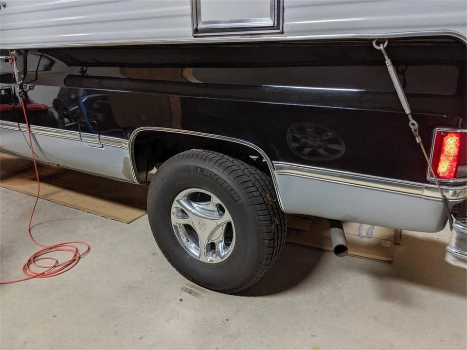 1985 Chevrolet Silverado - Image 17 of 31
